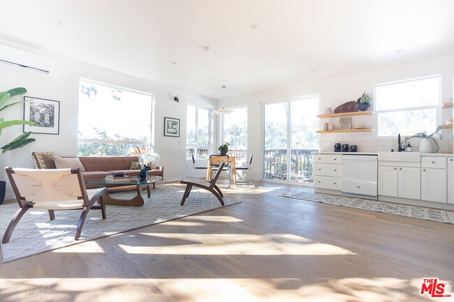 Foto del edificio - 2210-2214 Echo Park Ave