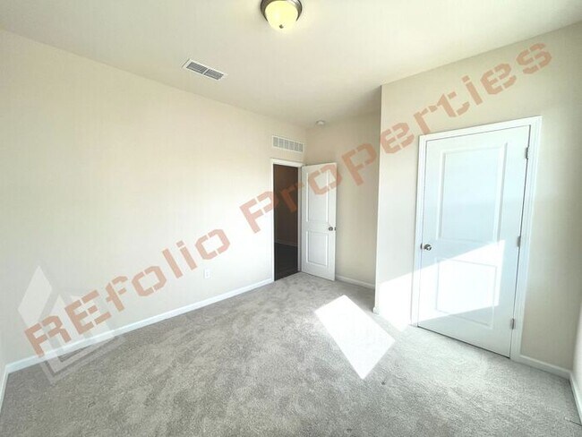 Foto del edificio - Brand New Modern Single Story 4 Bedroom 2 ...