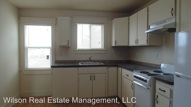 Building Photo - 113 E Pine St