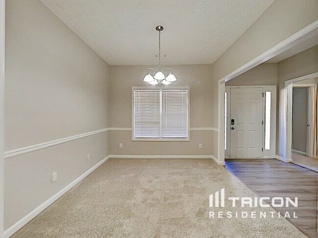 Building Photo - 348 Shadowbrooke Cir SW