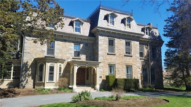 Building Photo - 72 Webster St