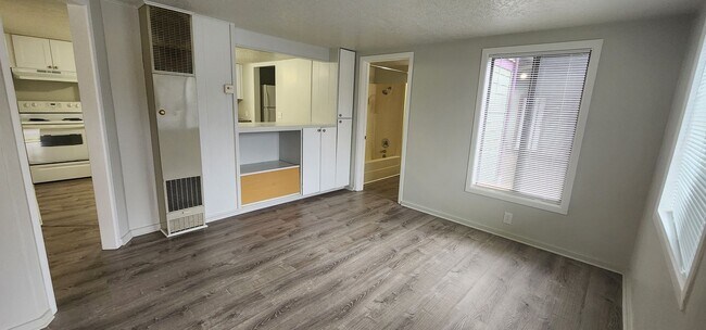 Foto del edificio - 940/940 ½ Willetta St SW