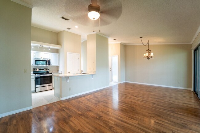 Building Photo - 2/2 Second Floor Apartment