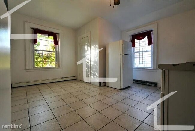 Foto del edificio - 3 br, 1 bath House - 184 Naples Rd Apt 2