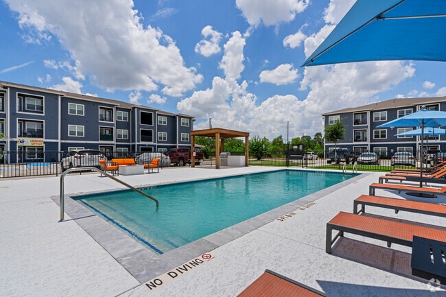 Pool - Azul Apartments