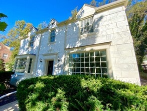 Building Photo - 804 E Belvedere Ave