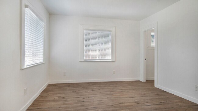 Foto del edificio - Lemon Avenue Triplex
