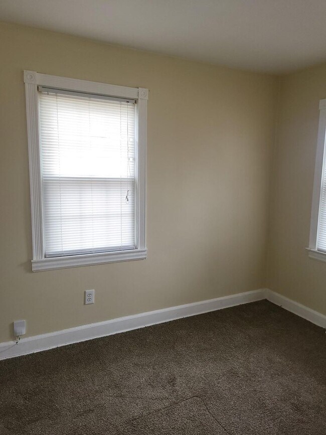 Foto del edificio - Two Bedroom Home in St Clair Shores - $1,450