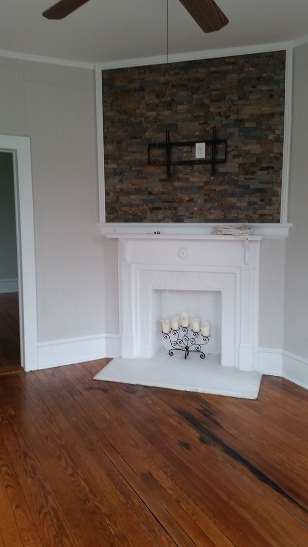 Building Photo - Upper Level 2 BR 1 BA Downtown Wilmington