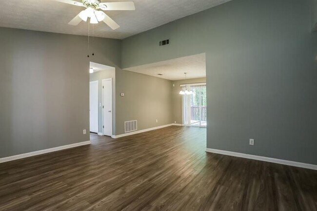 Building Photo - 658 Tarragon Way SW