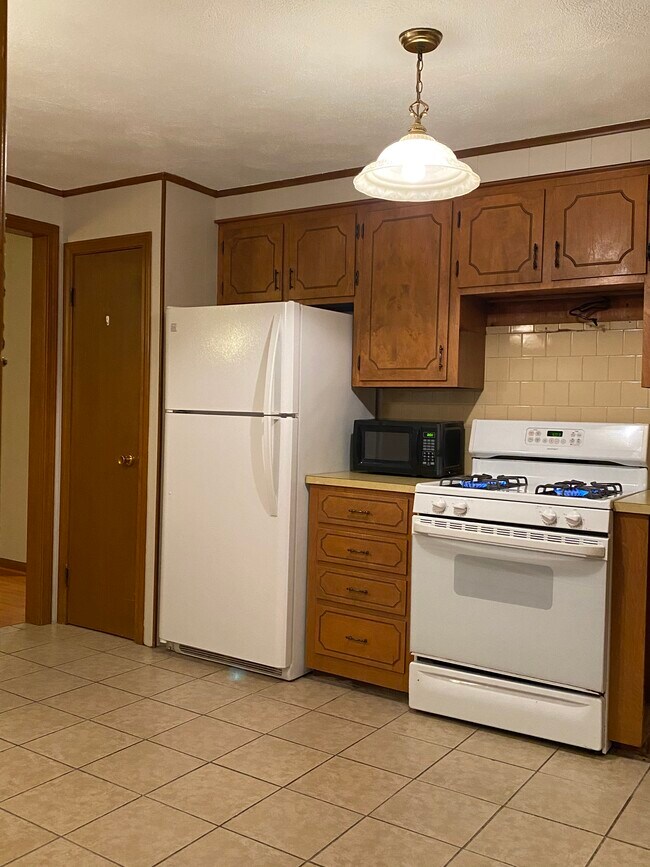 Building Photo - 284 Killingly St