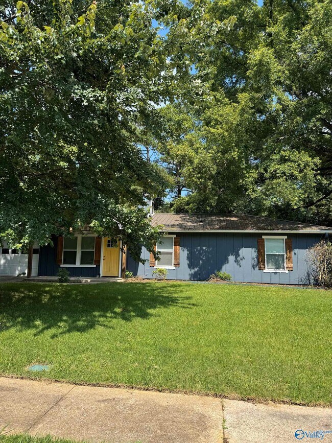 Building Photo - 902 Danmann Cir SE