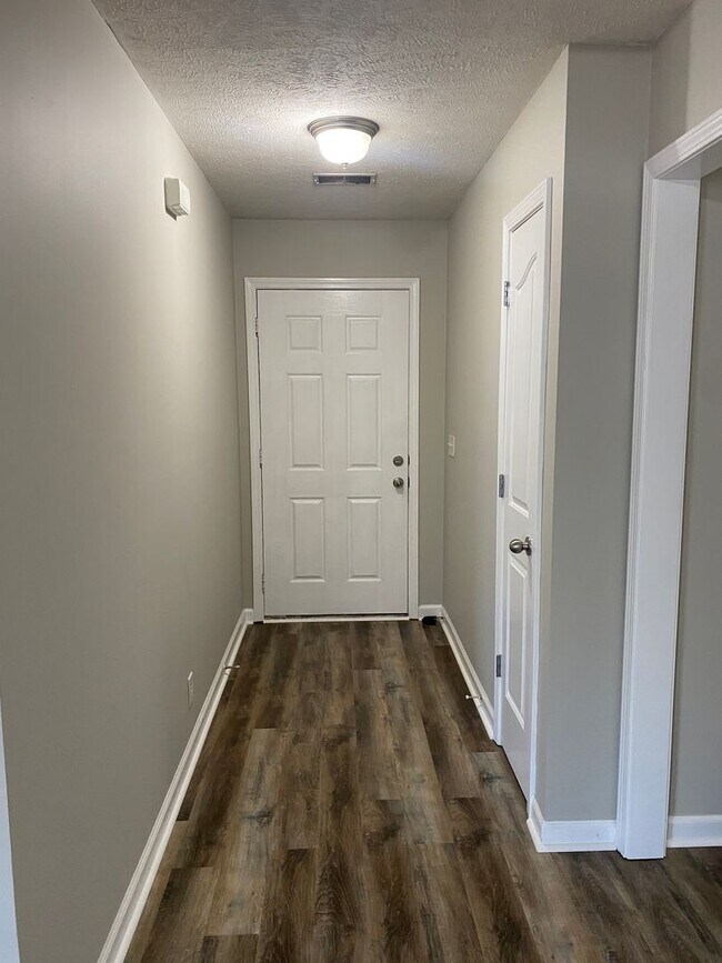 Building Photo - Charming 3 BR, 2 BA, 2 Car Garage | Fresh ...