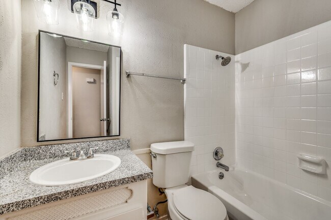 Foto del edificio - Charming 3-Bedroom Home Near Eagle Mountain Lake – Spacious, Updated & Ideally Located