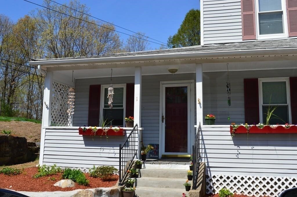 Foto principal - 114 Waverly St