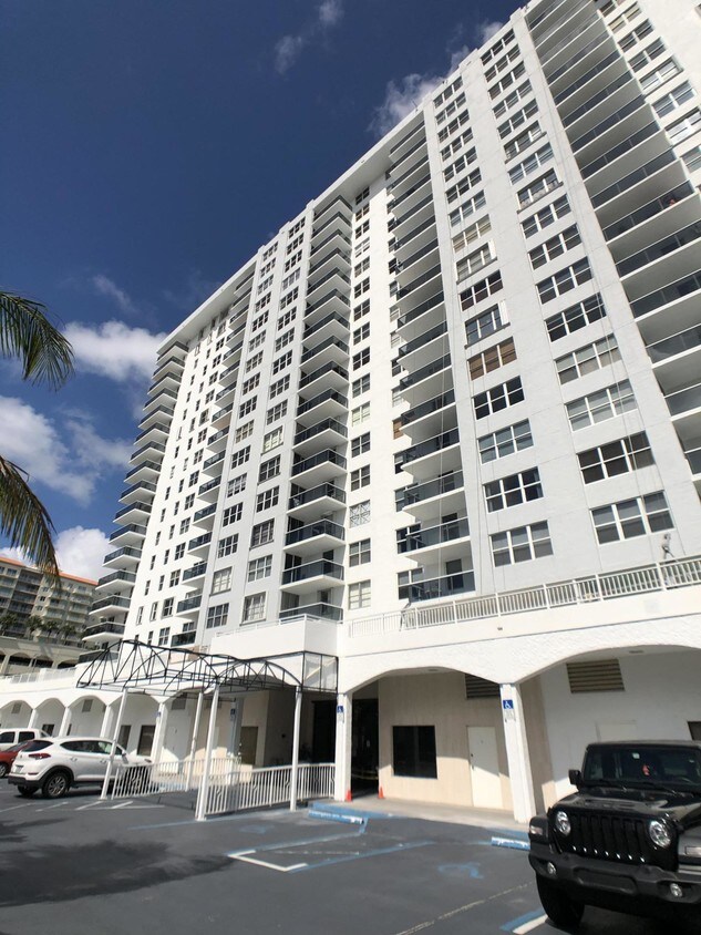 3015 N Ocean Blvd Unit 14c, Fort Lauderdale, FL 33308 Apartment for
