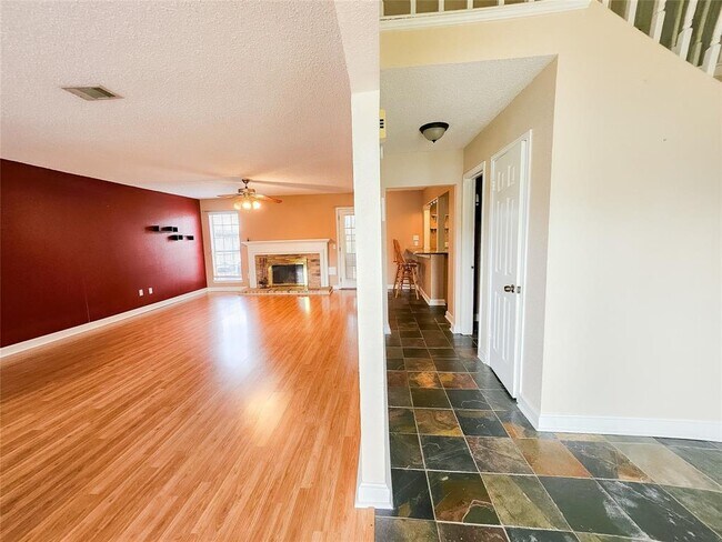 Foto del edificio - 3827 Flintrock Ln