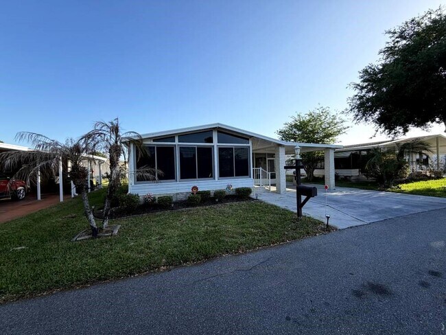 Foto del edificio - 161 Greenview Dr