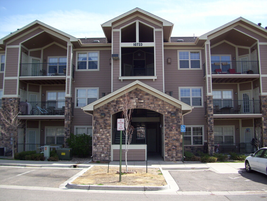 Primary Photo - Terrific top floor condo in the lovely Cre...