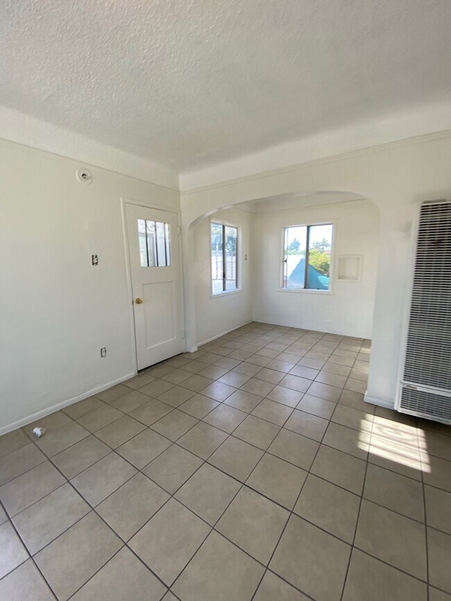 Foto del edificio - 6368 Arbutus Ave