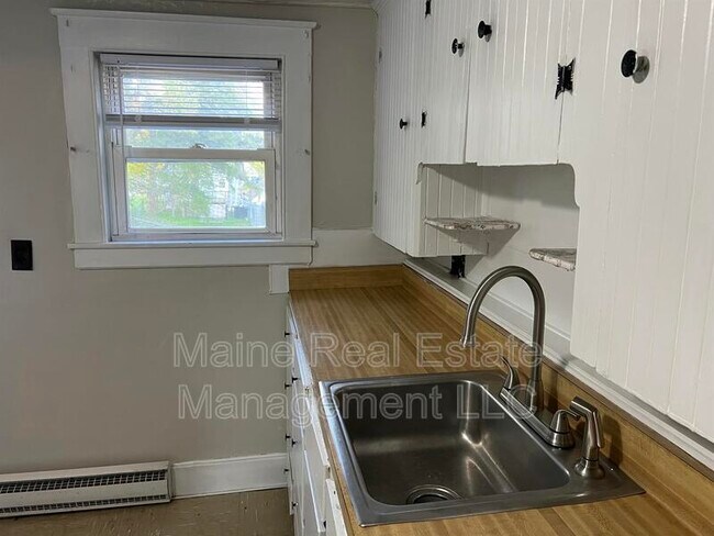 Building Photo - 121 Allen St