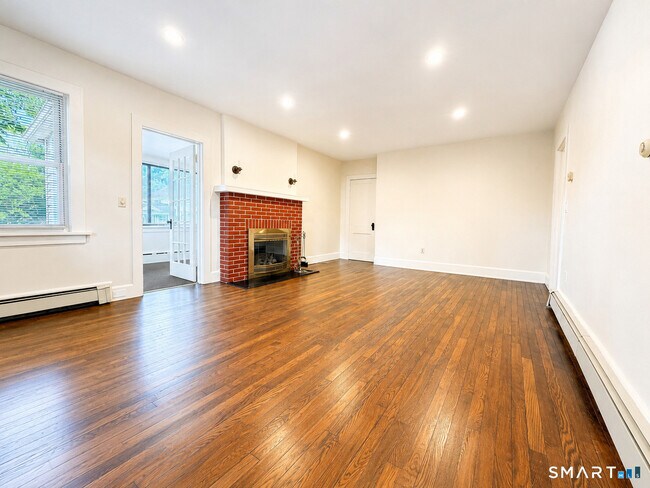 Building Photo - 291 Strawberry Hill Ave