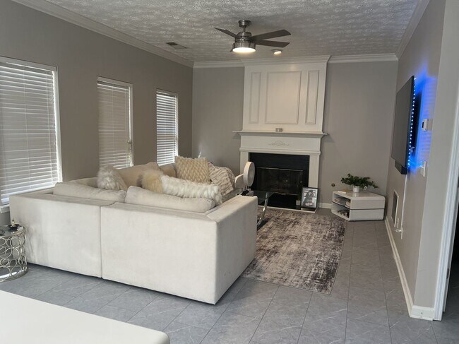 Foto del edificio - 6874 Bridgewood Dr