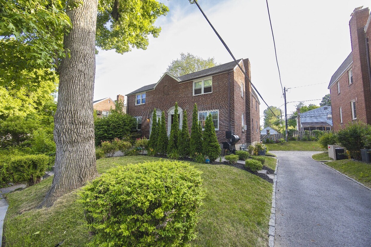 8 Trent Rd Unit 2, Wynnewood, PA 19096 Apartments in Wynnewood, PA