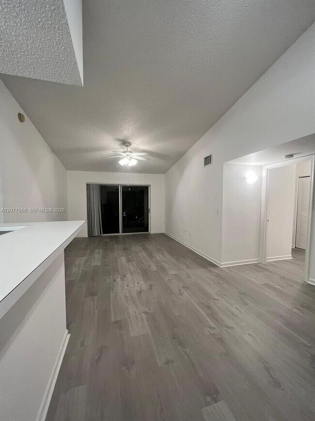 Foto del edificio - 2173 Renaissance Blvd