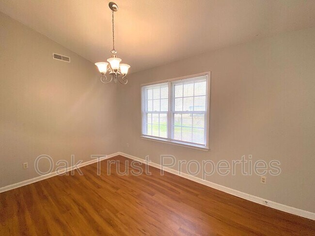 Foto del edificio - 321 Hamlet Rd