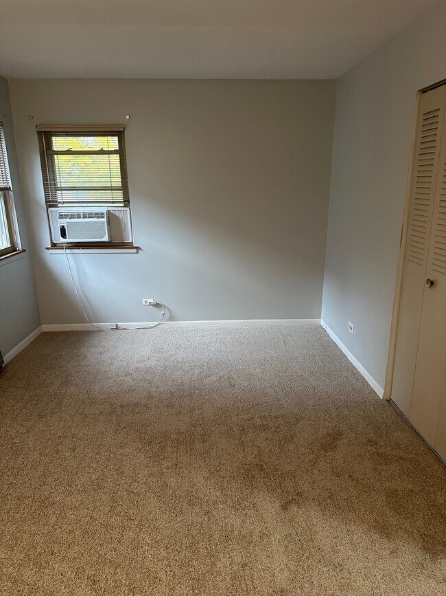 Foto del edificio - 2103 W Montrose Ave