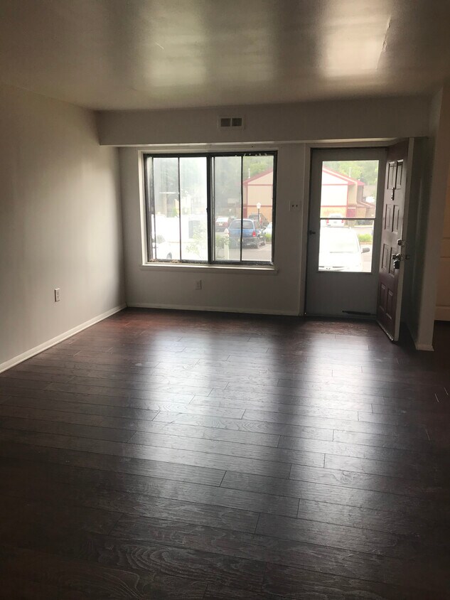 Foto principal - 1801 Laurel Rd