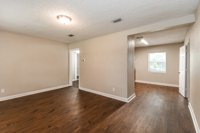 Building Photo - 5063 Columbus Ave