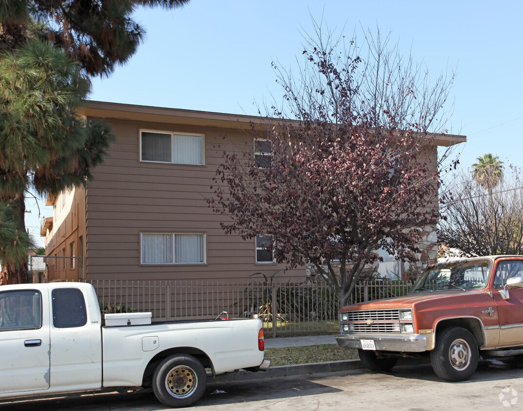 Building Photo - 2395 Locust Ave