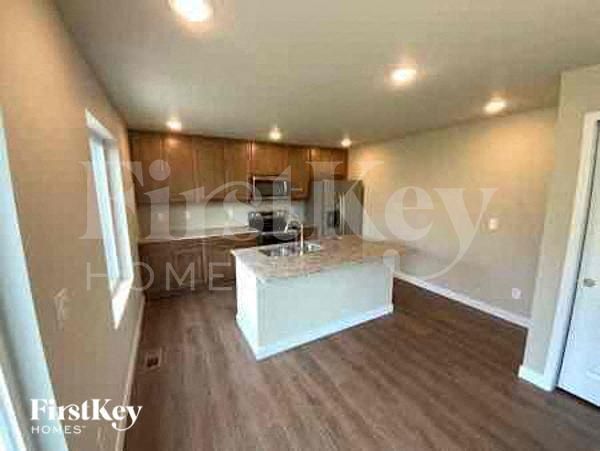 Building Photo - 10741 Luneth Dr