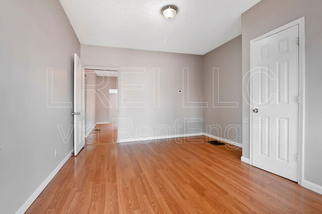 Foto del edificio - 1402 Berry Blvd