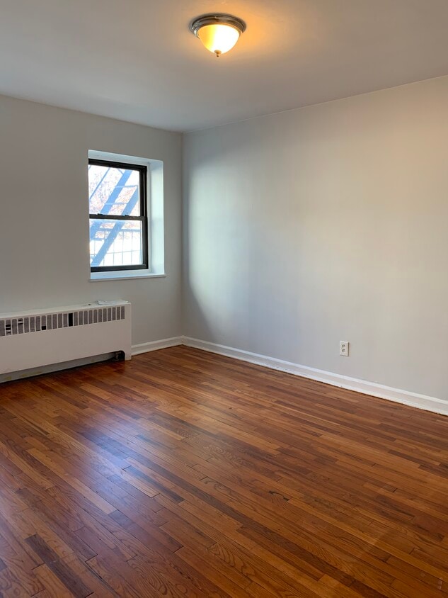 Primary Photo - 242 Prospect St