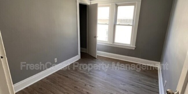 Building Photo - 931 E 143rd St