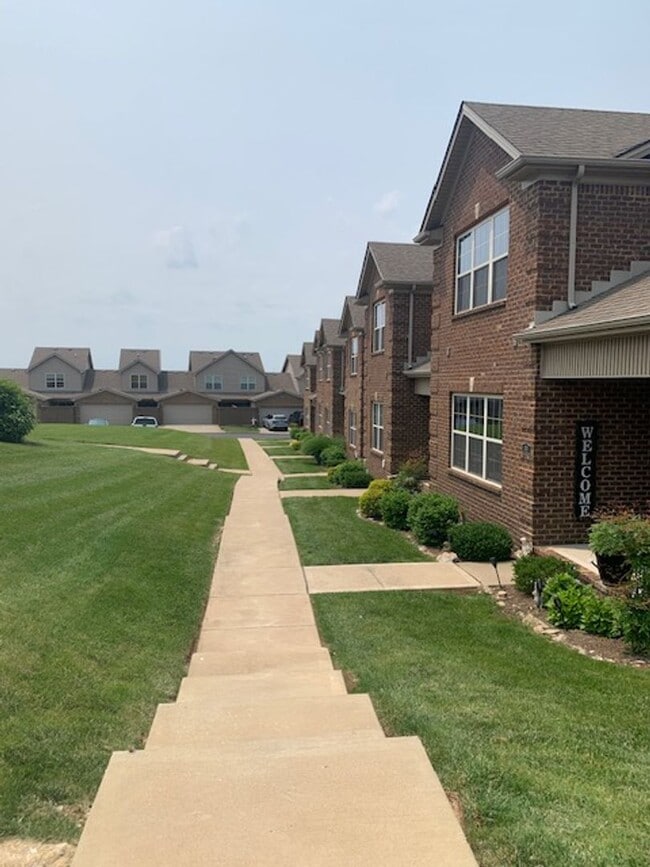 Foto del edificio - MOVE IN SPECIAL -MOVE IN BY 9/1/25 RECEIVE...