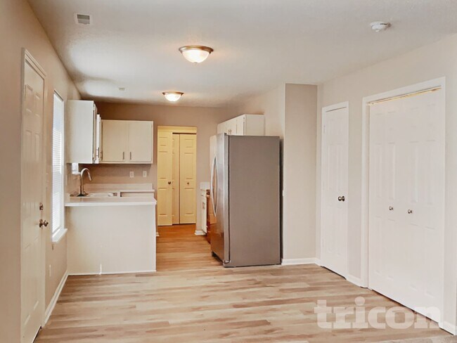 Building Photo - 9825 Rhodes Ln