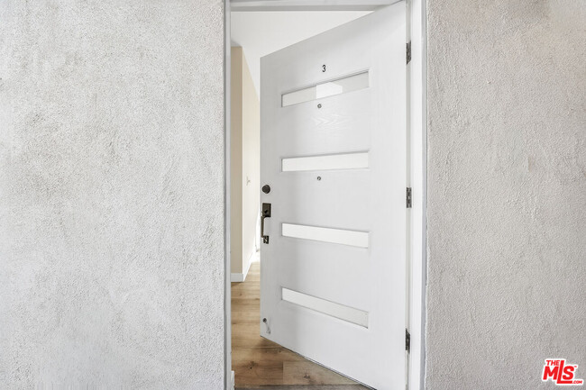 Building Photo - 1002 E 33rd St