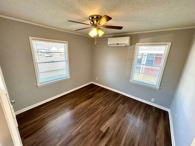 Photo - 2720 Merle St House