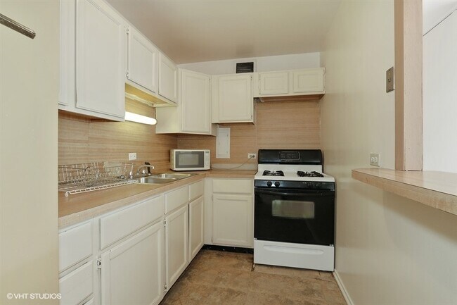 Building Photo - 1451 E 55th St