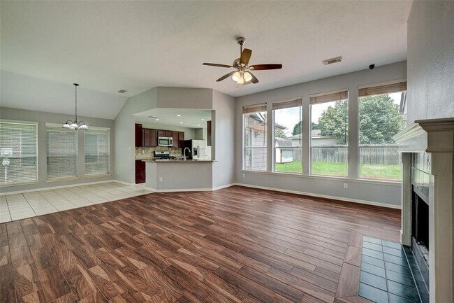 Foto del edificio - 9318 Tree Branch Dr