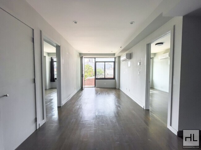 Foto del edificio - Bushwick Avenue / Spacious 2-Bed 1-Bath