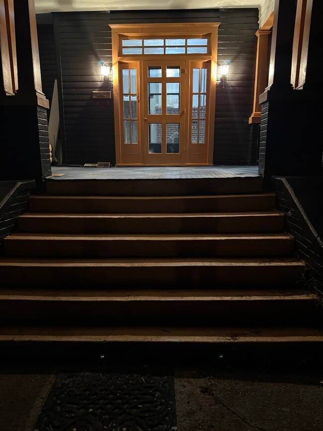HOME ENTRY BUILDING - 416 Sycamore St