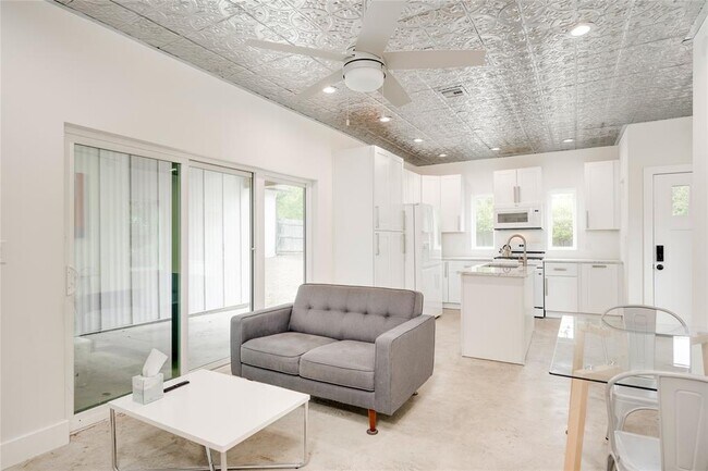 Foto del edificio - 2801 Cedarview Dr