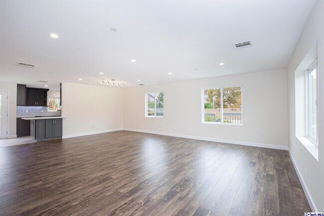 Foto del edificio - 242 W Linden Ave