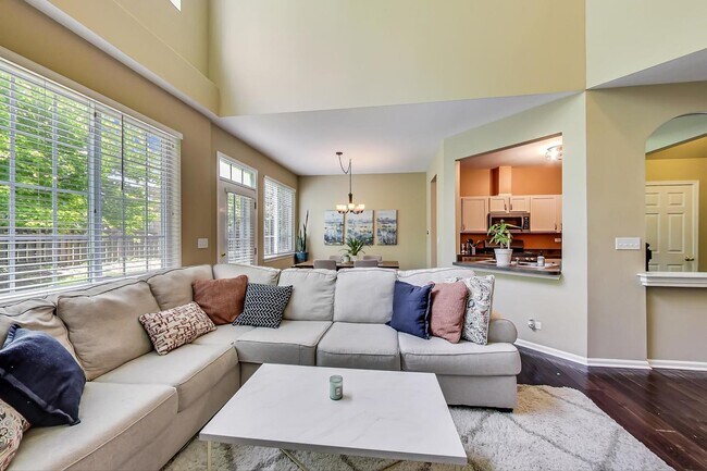 Building Photo - 5420 Mayflower Ct