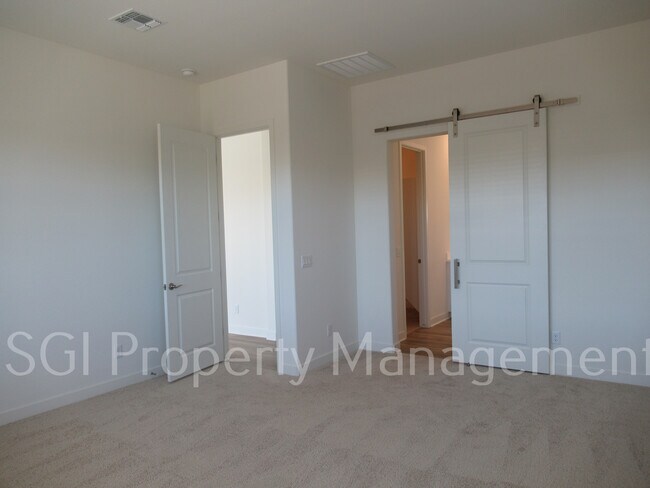 Foto del edificio - 10165 E Thistle Ave